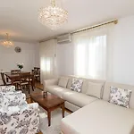 Castello Apartment