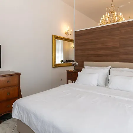 Castello Apartment