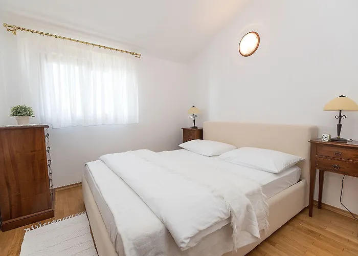 Castello Apartman *