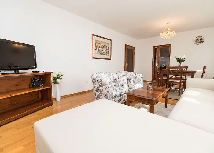 Castello Apartman *
